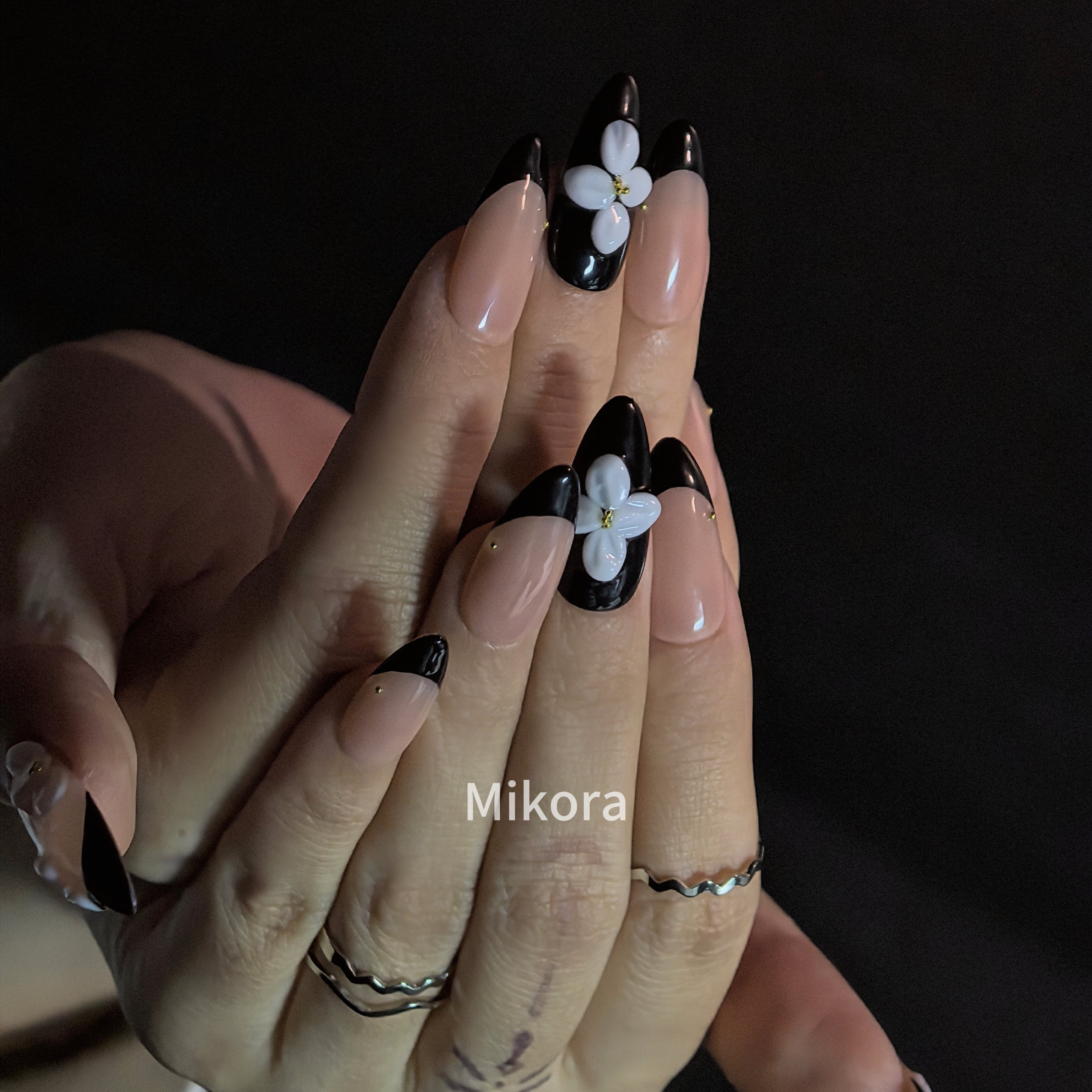 Süße und coole Blumendesigns – Press-on-Nägel