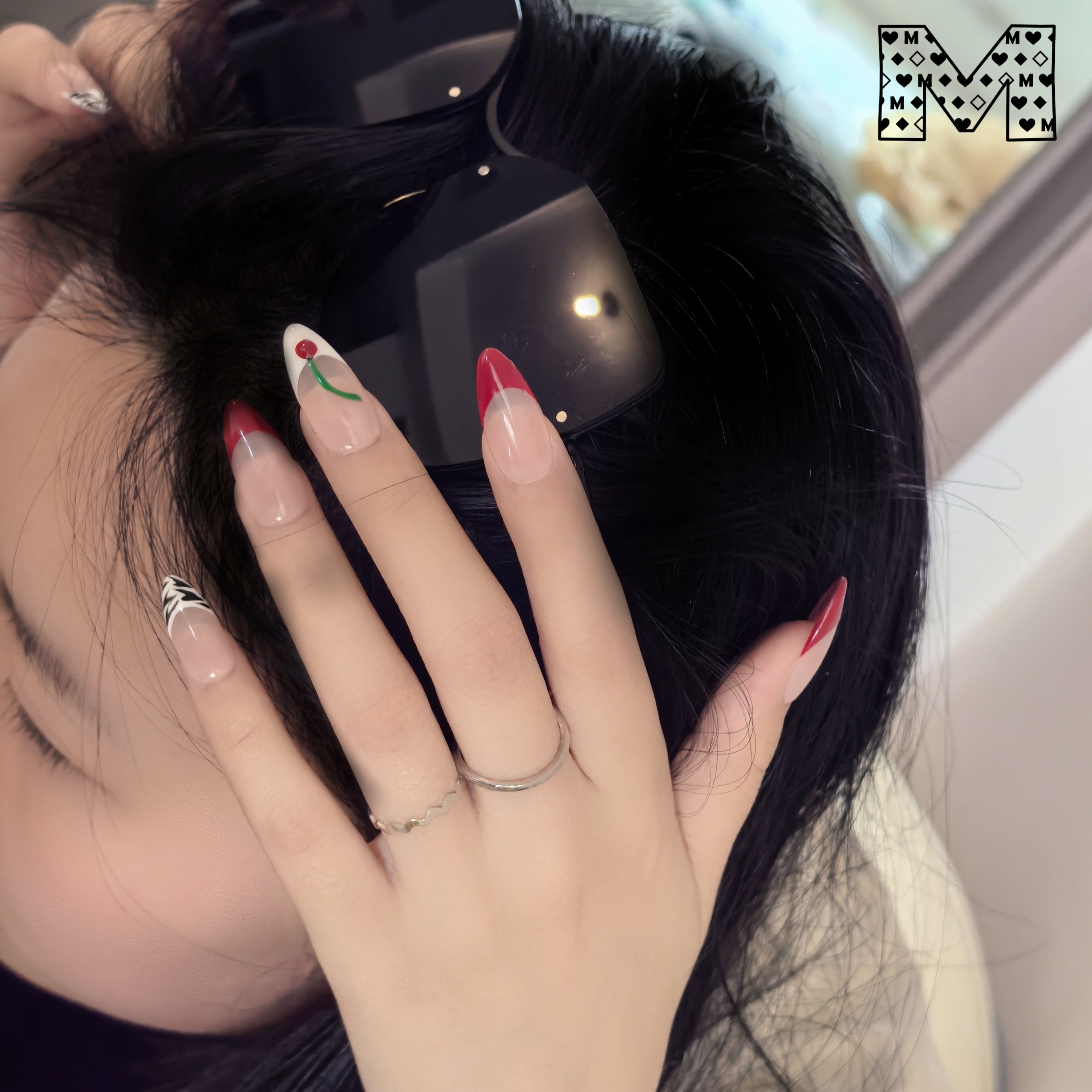 Nagelsticker mit Kirschmotiv