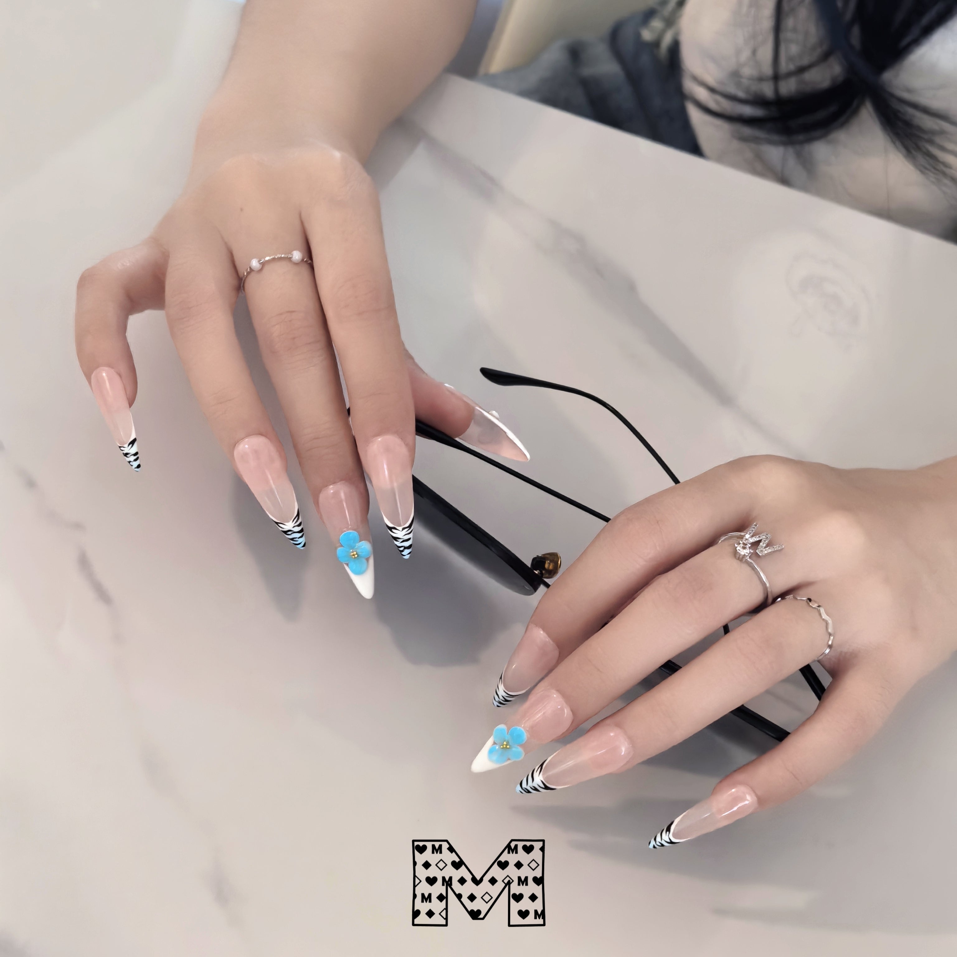 Erfrischende hellrosa Nailart-Aufkleber