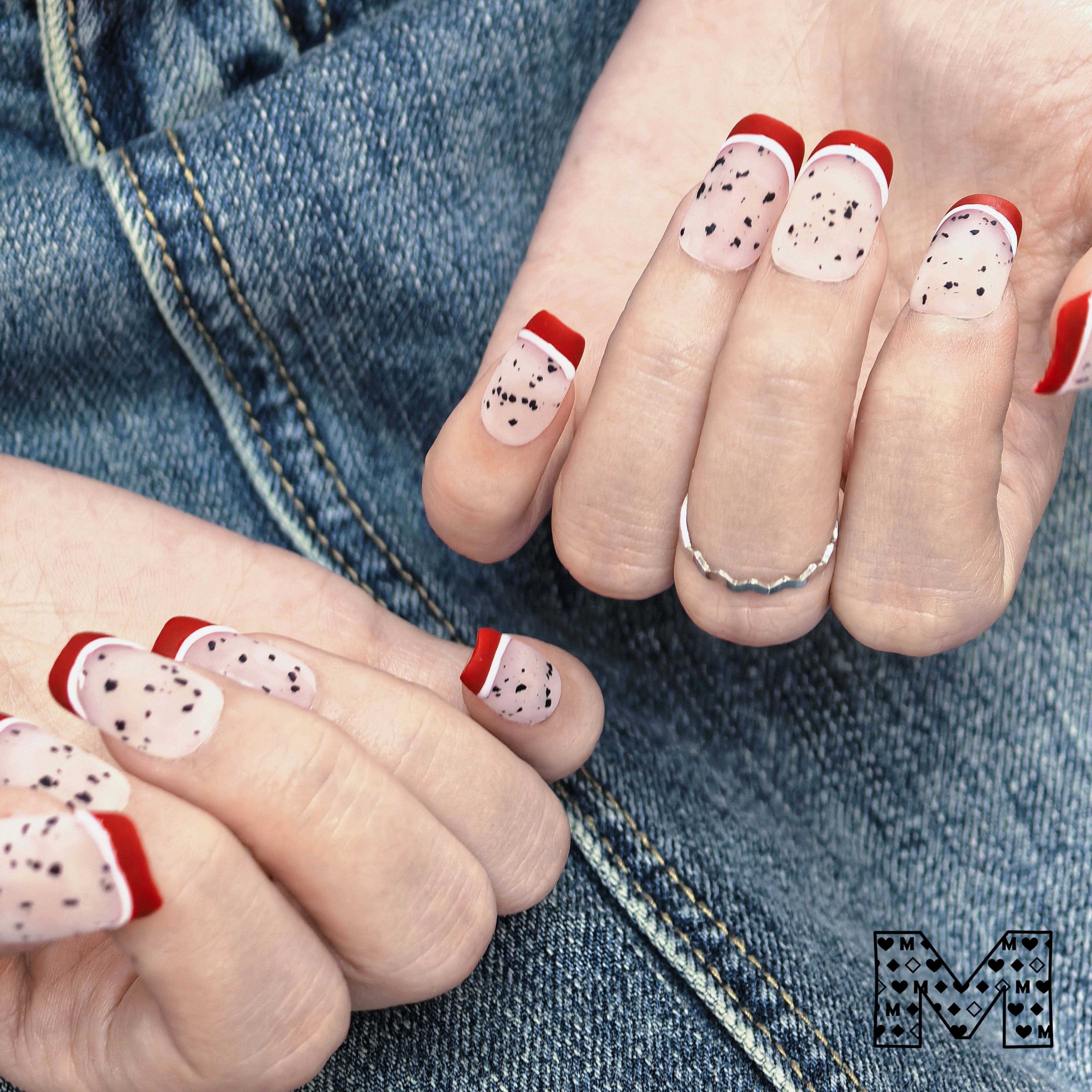 Gefleckte Nagelsticker im French-Style