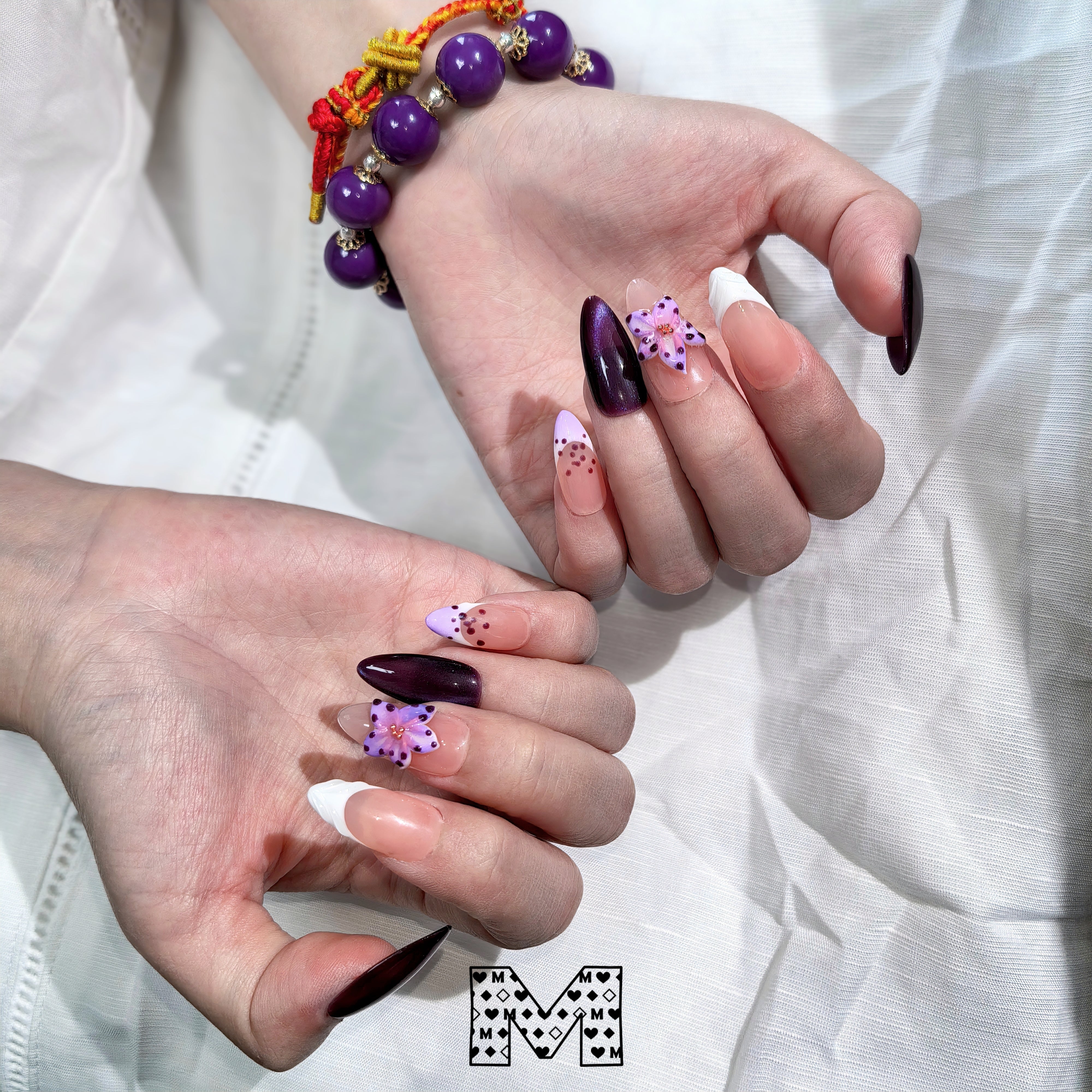 Nagelsticker in der Farbkombination Lila und Nude