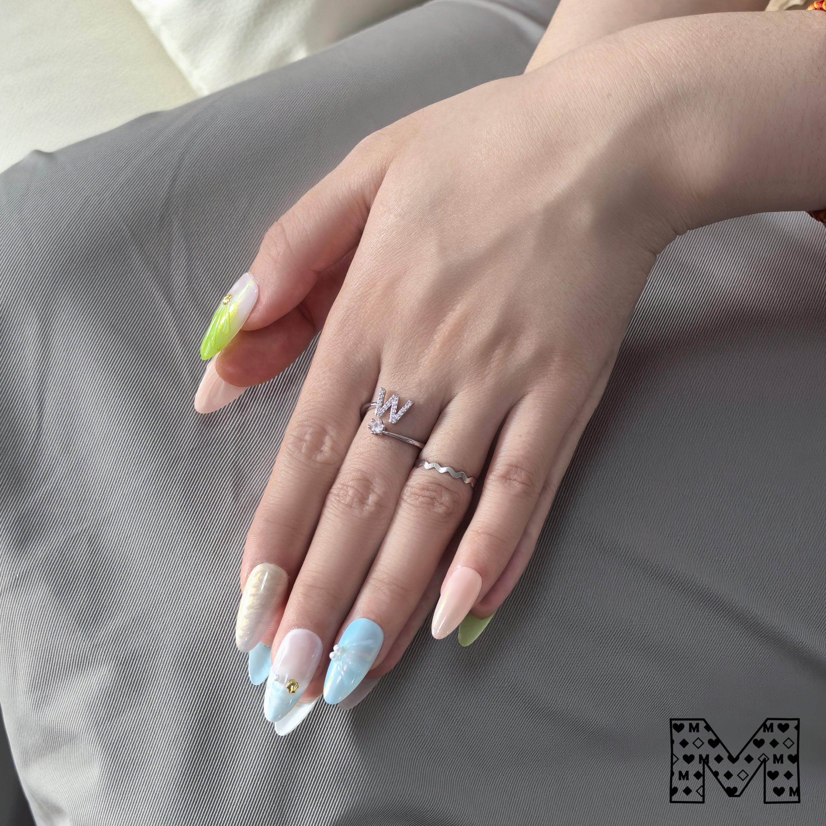 Autocollants Nail Art colorés et rêveurs
