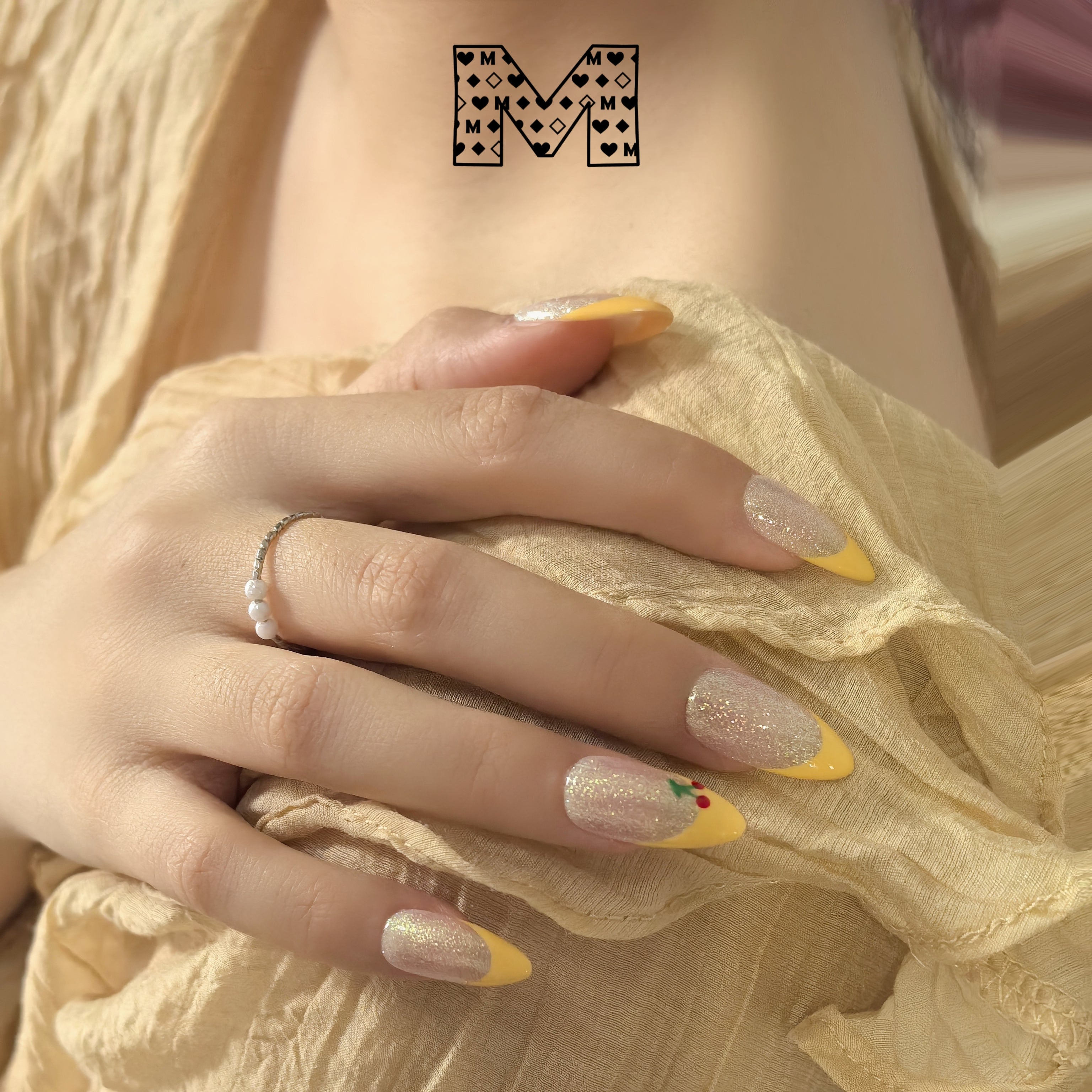 Funkelnde Nailart-Aufkleber in Silber und Gelb