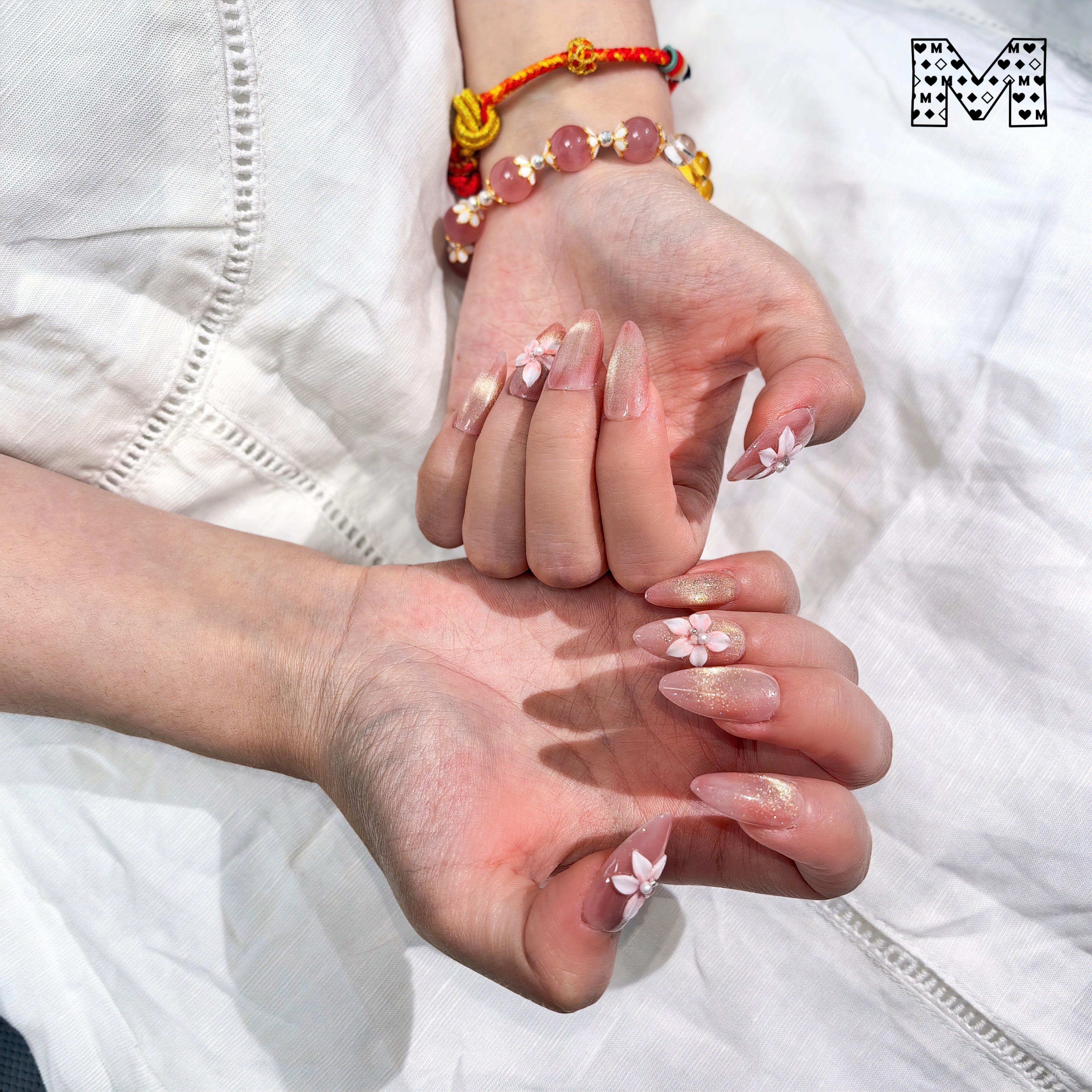 Nude Pink Nail Art Sticker mit goldenem Glitzer und Blumenmuster